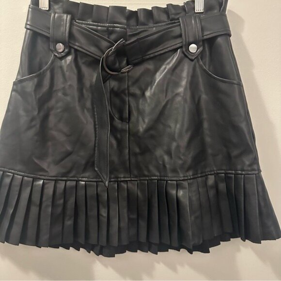 Zara Black Faux Leather Pleated Mini Skirt Women’s Medium Chic Modern Style - Picture 5 of 12